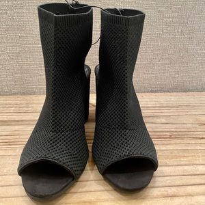 ♥️sold♥️NWOT Seven Dials black booties
